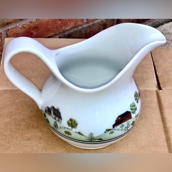 1978 ESTEE LAUDER PORCELAIN Country Living Homestead Farm Ranch House Pitcher - Picture 8 of 10